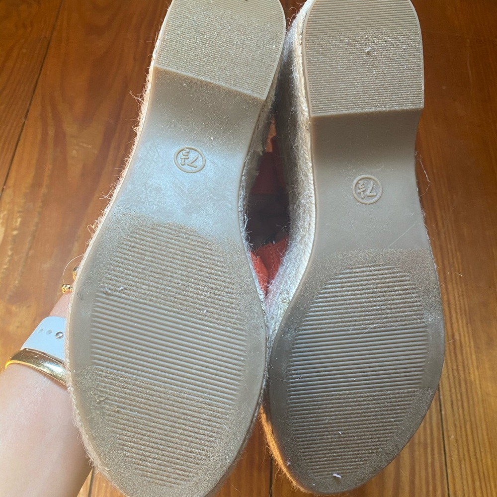 Universal Thread Sandals - Picture 3 of 3